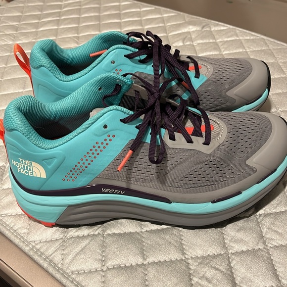 NWOT  The North Face VECTIV
Enduris women's size 8. Trail Running shoes - Picture 3 of 12